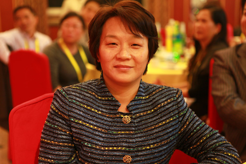 千里逢迎，各部落歡聚一堂；高朋滿座，大家庭共度今宵——記答謝晚宴