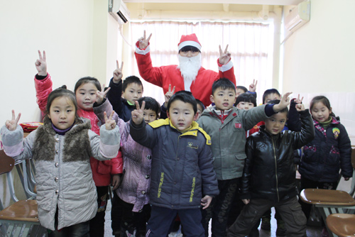 讓你hold不住的課堂——圣誕老人神秘現(xiàn)身瑤海區(qū)青少年活動(dòng)中心易道手腦速