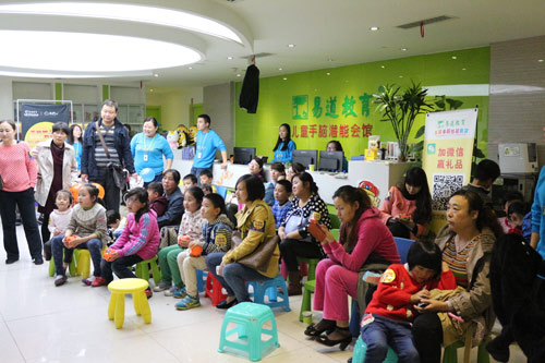 “不給糖就搗蛋”嘉年華精彩上演