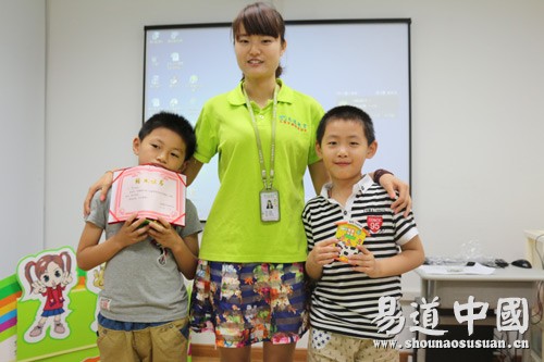 易道教育·銀泰中心旗艦校春季班展示課開講啦——手腦說唱英語篇