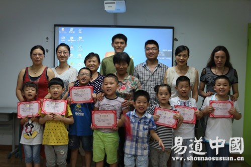 易道教育·銀泰中心旗艦校暑期班展示課開講啦——手腦識字與閱讀篇