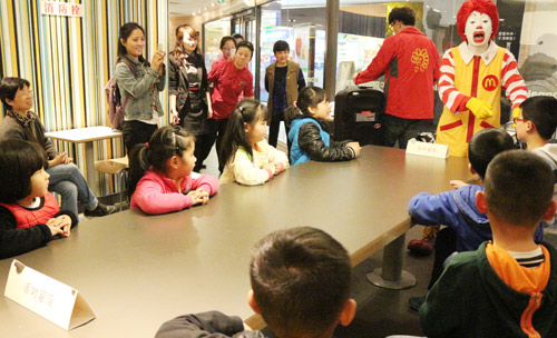 麥當勞叔叔亮相易道寶貝生日會